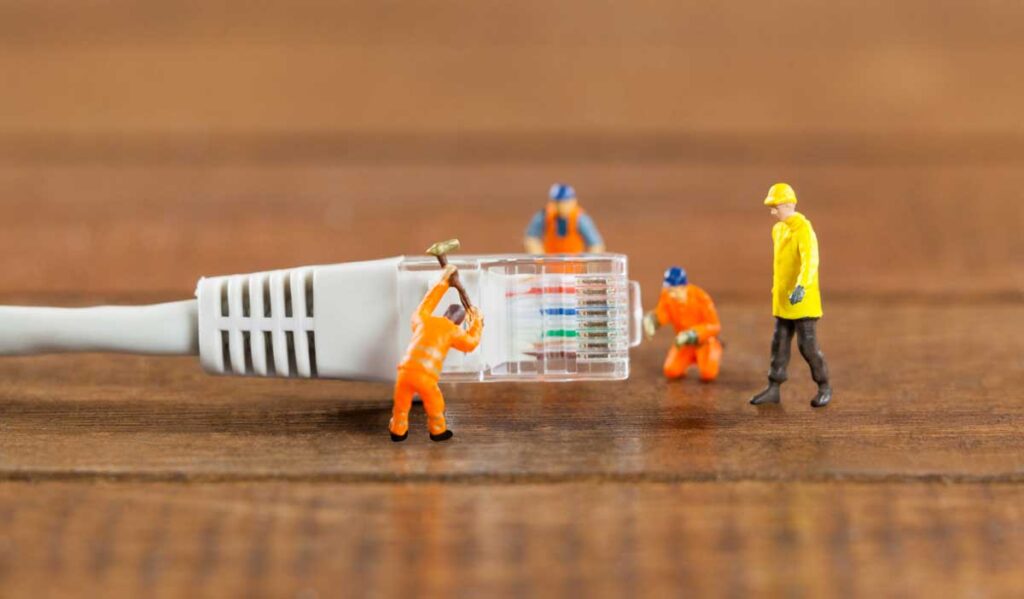 miniature-engineer-workers-working-with-broadband