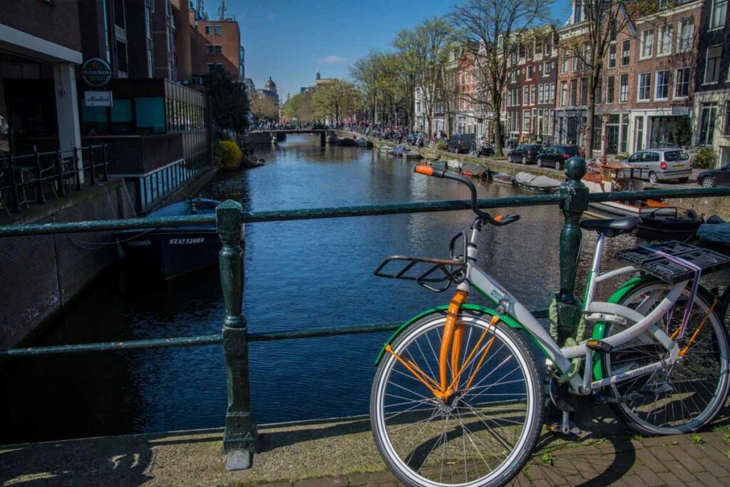 moving-to-amsterdam-canals